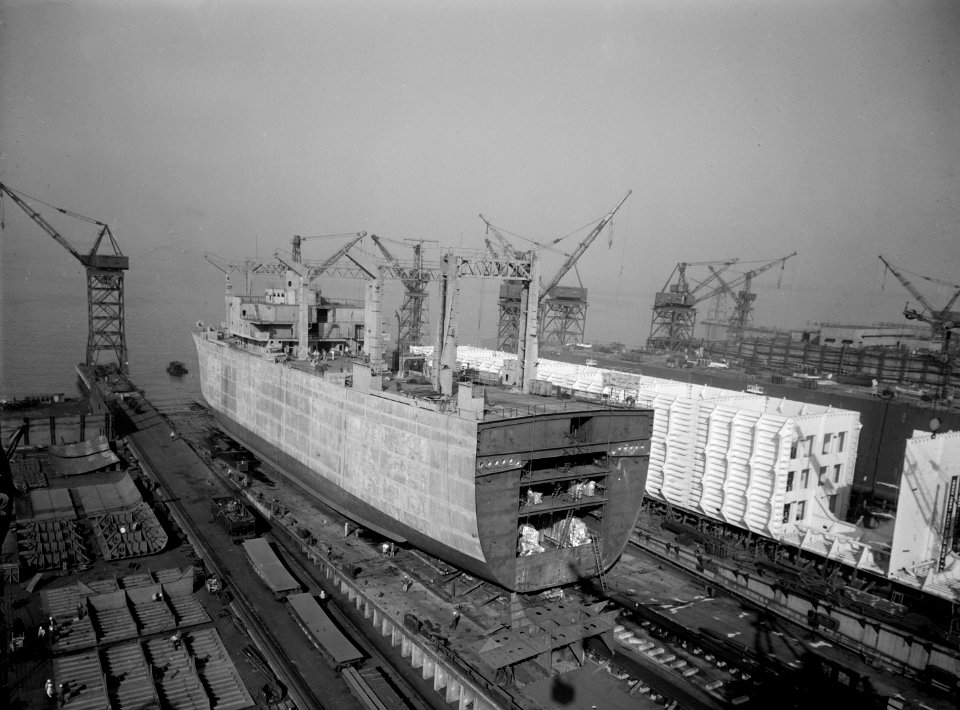 New center section of USS Caloosahatchee (AO-98) c1967