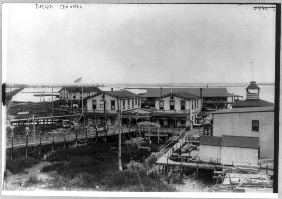 New York City - Jamaica Bay housing boom, 1915)- Broad Channel Island; connected with mainland by causeway seen in far background LCCN2005693287