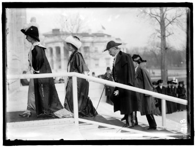 NEW YEARS BREAKFASTS, PAN AMERICAN UNION. UNIDENTIFIED; 2 LADIES AND 2 MEN LCCN2016863527