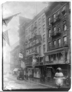 New York City Chinatown decorated for New Year, Jan. 21, 1909 - looking toward Port Arthur restaurant LCCN2001704345