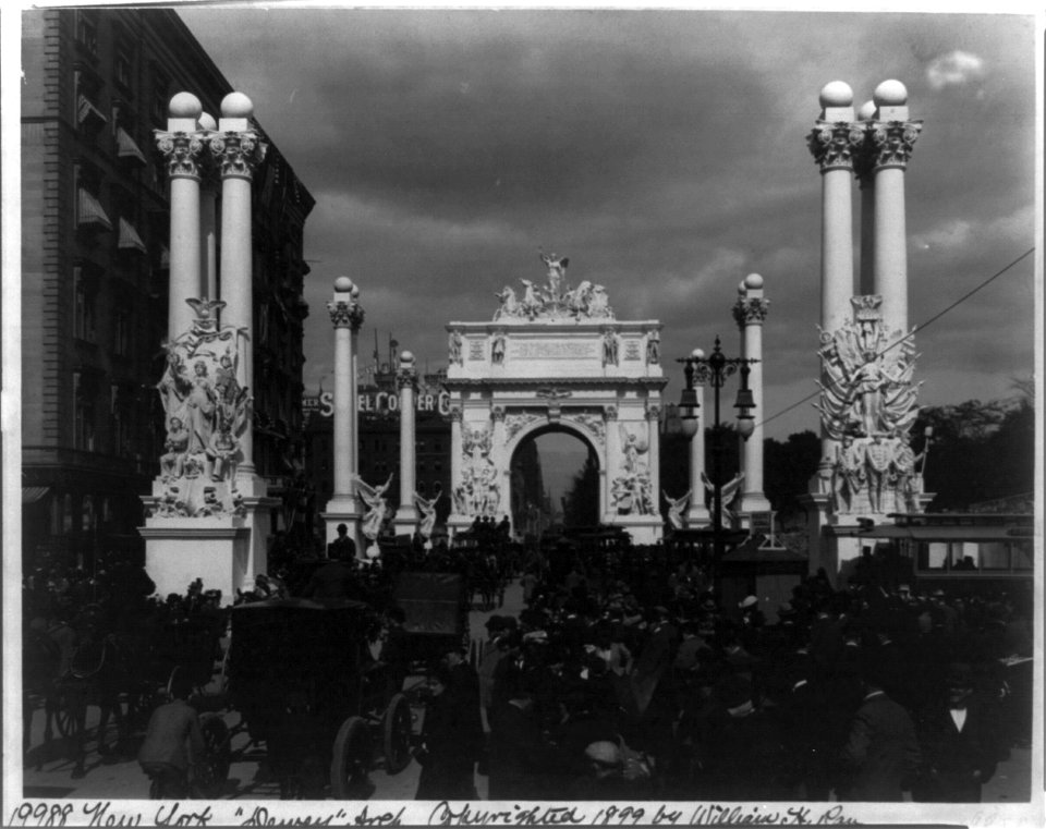 New York - Dewey Arch LCCN2002711802