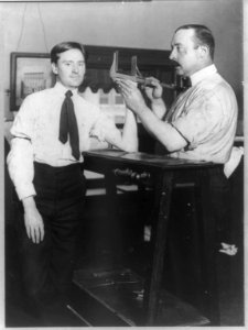 New York City Police dept. activities- taking Bertillon measurements-hand size LCCN2006677375