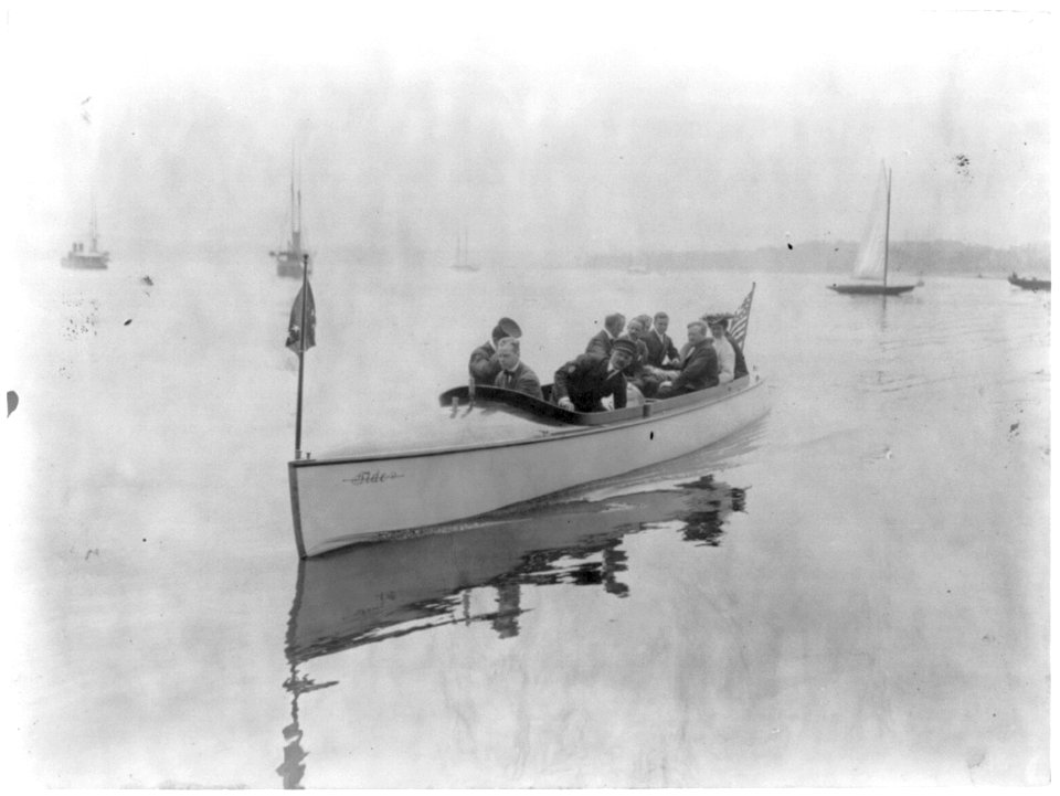New York - Oyster Bay, Long Island Yacht Club- small motor launch with ten aboard LCCN2006679206
