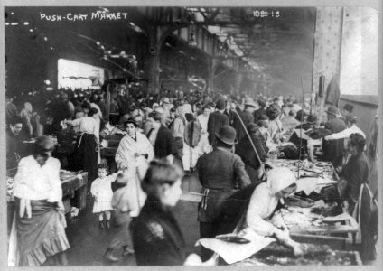 New York City street peddler; push-cart market LCCN2016648988