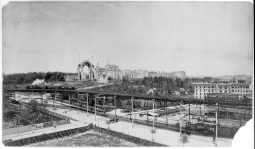 New York City- Morningside Park & Cathedral Heights - showing elevated railroad. Cathedral constr. in background LCCN2003678100
