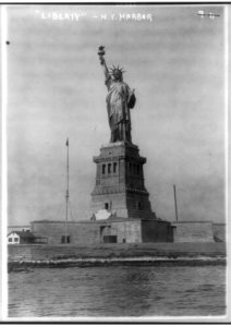 New York City. Bedloe's Island. Statue of Lib.- full, front view from harbor LCCN2007680225