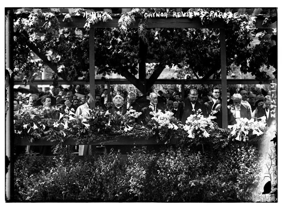New York City Mayor William J.) Gaynor reviewing parade LCCN2014689763