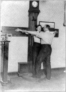 New York City Police Dept. activities- taking Bertillon measurements-armspan LCCN2006677367