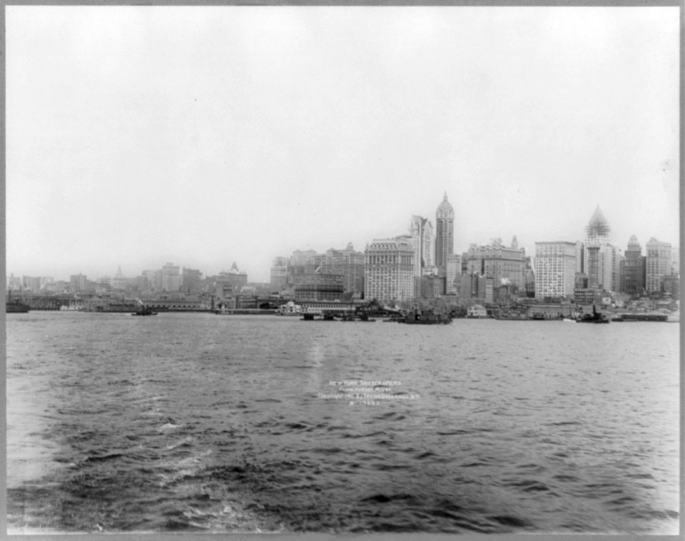 New York Skyscrapers form Hudson River LCCN2002712873