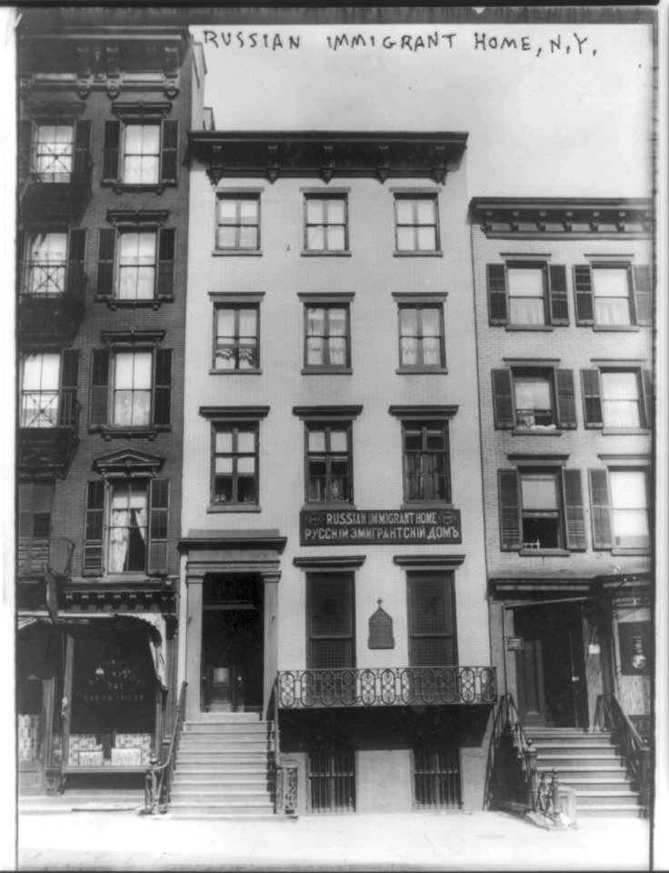 New York City. Facade of Russian Immigrant home. 1913. LCCN2001704442