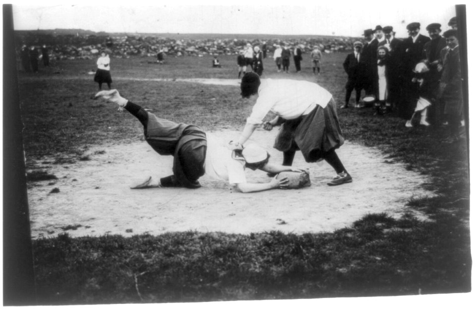New York female Giants LCCN2002722839
