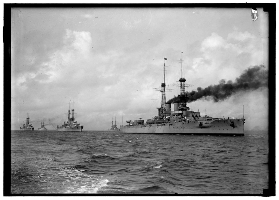 NEW YORK, U.S.S., LEADING U.S. CONVOY IN HAMPTON ROADS LCCN2016867507