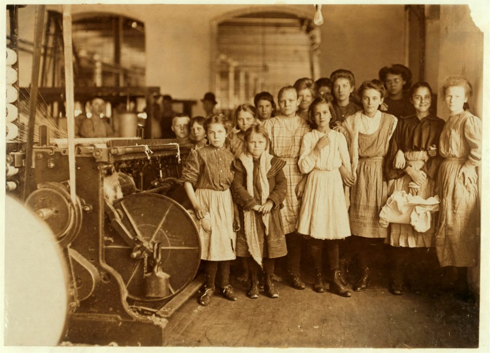 Newberry Mills (S.C.) Noon hour. All are working here. Witness, Sara R. Hine. LOC nclc.01476