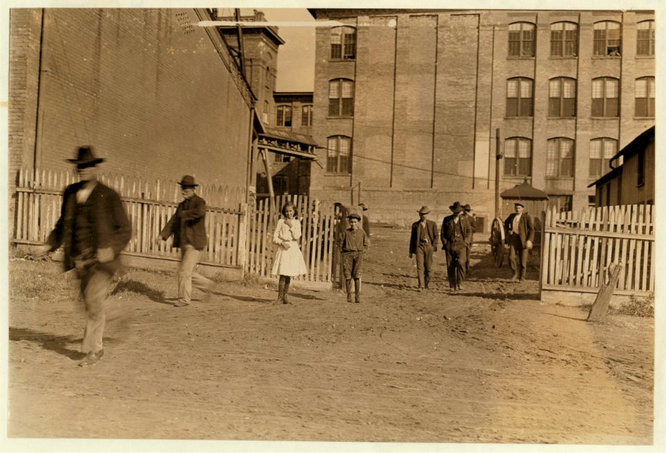 Newberry Mills, Newberry, S.C. Going home to dinner. Dec. 3-08. Witness Sara R. Hine. LOC nclc.01474