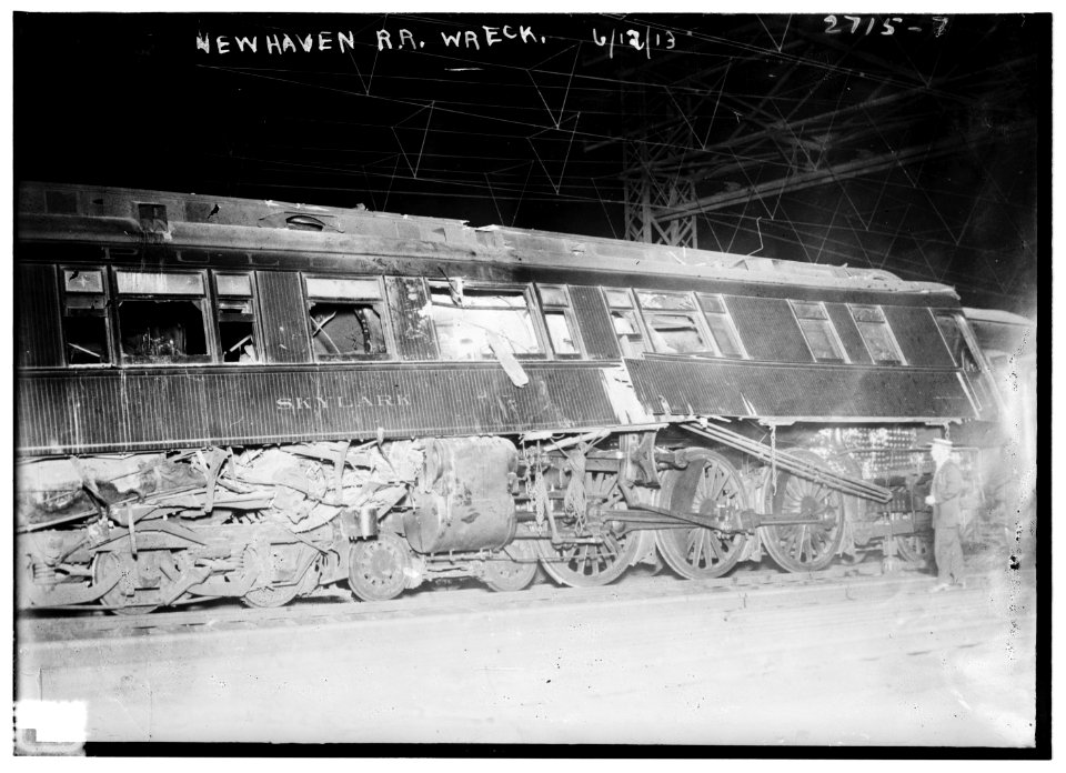 New Haven R.R. wreck LCCN2014693195