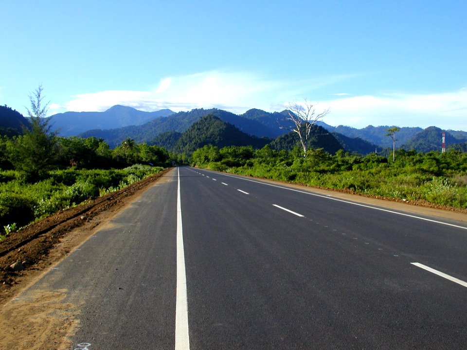 New highway section by-passing village allows for convenient transportation (4275796130)