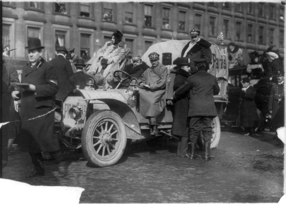 New York to Paris automobile race, start of race, unidentified car LCCN2016646393