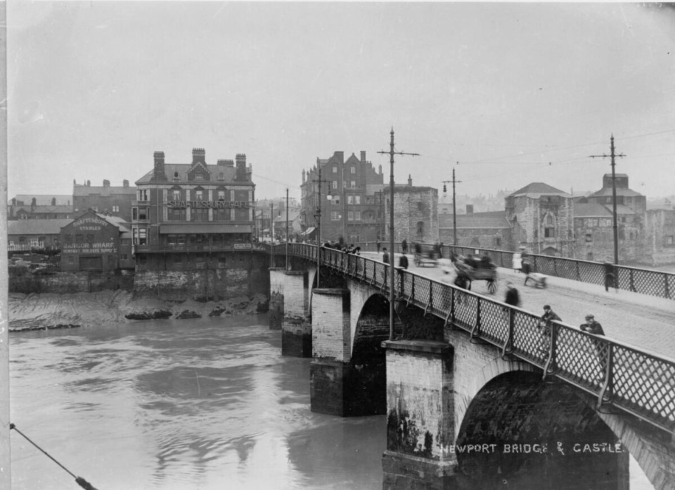 Newport Bridge & Castle (4785972)