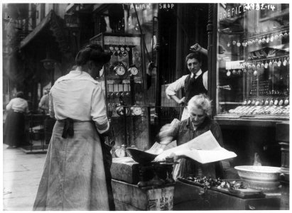 New York, N.Y. - Exterior of Italian watchmaker's shop LCCN2003654892