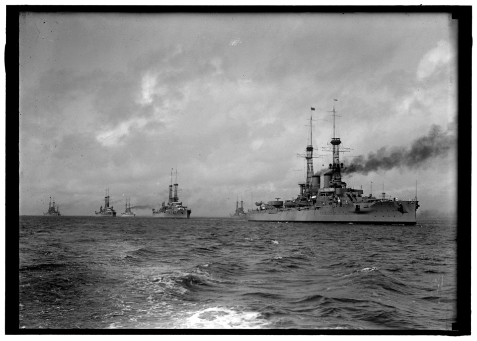 NEW YORK, U.S.S., LEADING U.S. CONVOY IN HAMPTON ROADS LCCN2016867506