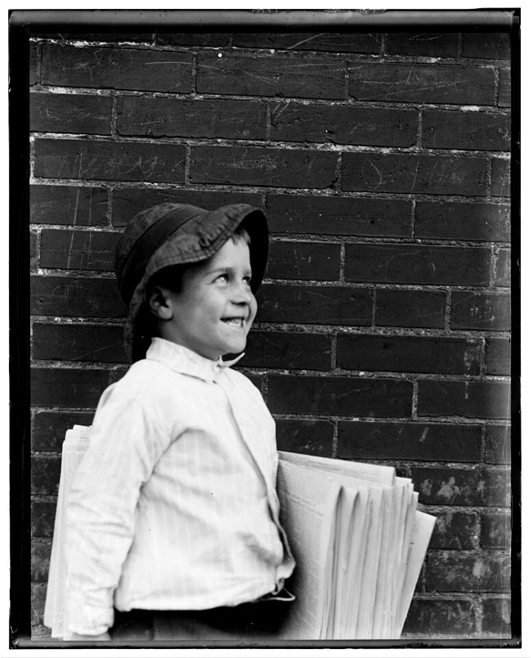 Newsboy. Little Fattie. Less than 40 inches high, 6 years old. Been at it one year. May 9th, 1910. LOC nclc.05322