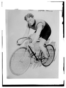 New Zealand cyclist, Fred) Jumbo Wells on bike LCCN2014691015