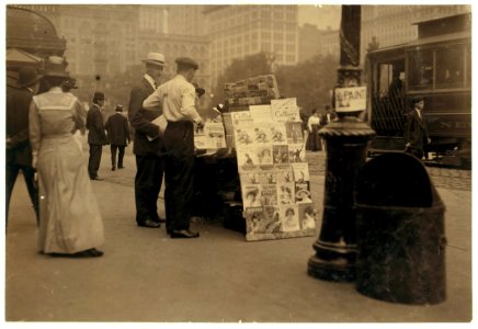 Newsstand. LOC cph.3a21172
