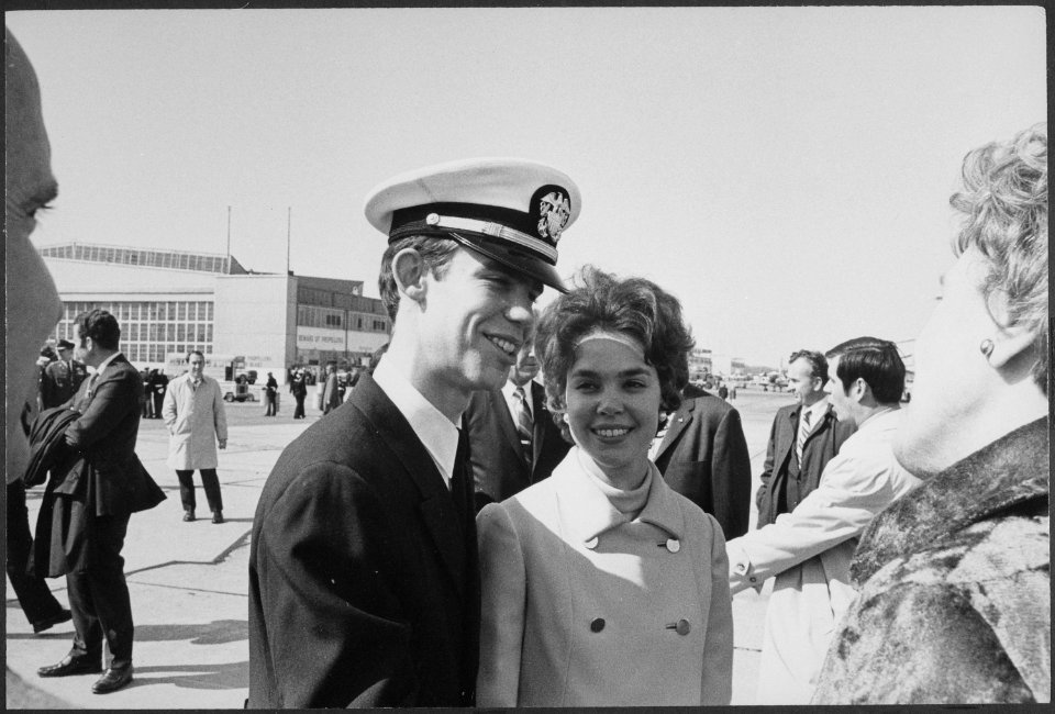 Newport Naval Base - NARA - 194713