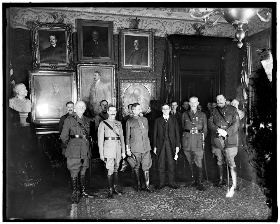 Newton D. Baker and Foreign Officers LOC hec.14115
