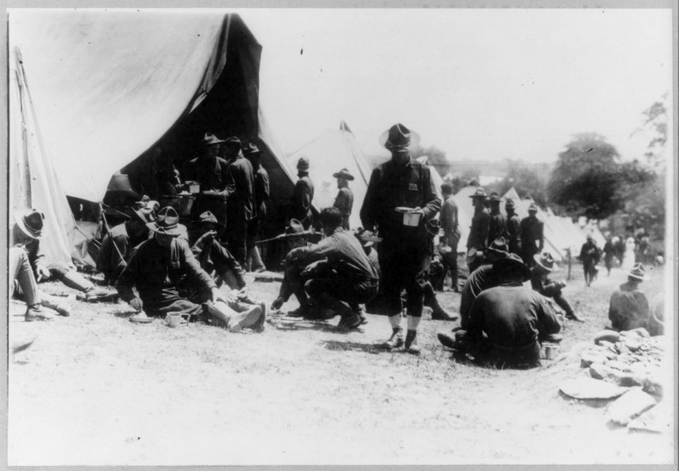 News photos of N.Y. National Guard units preparing for active duty on Mexican border, May-Nov. 1916- General view of soldiers with mess gear LCCN2005691553