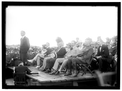 Newton Baker speaking LOC hec.11042