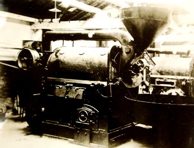 Newly installed coffee roaster at Q.M.C, Corbeil France, July 22, 1918 (28457615746)