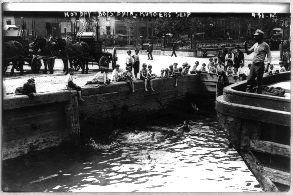 New York City. Boys swimming at dock. Rutgers Slip, ca. 1908 LCCN2007682293