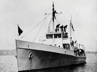 NH 57712 USCGC Active photo