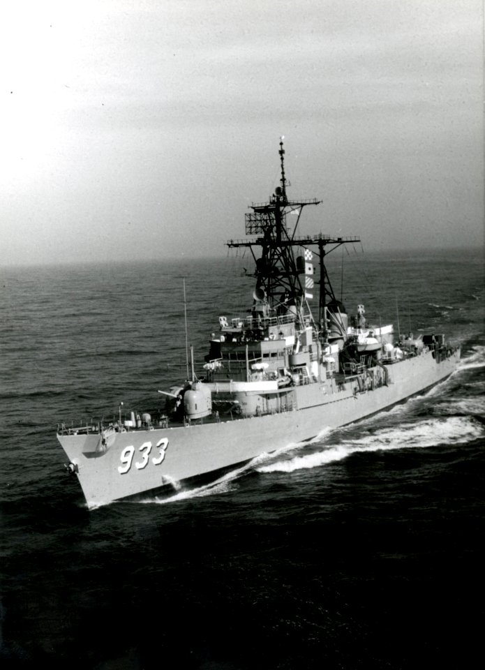 NH 98052 (USS Barry DD-933) (16623294323)