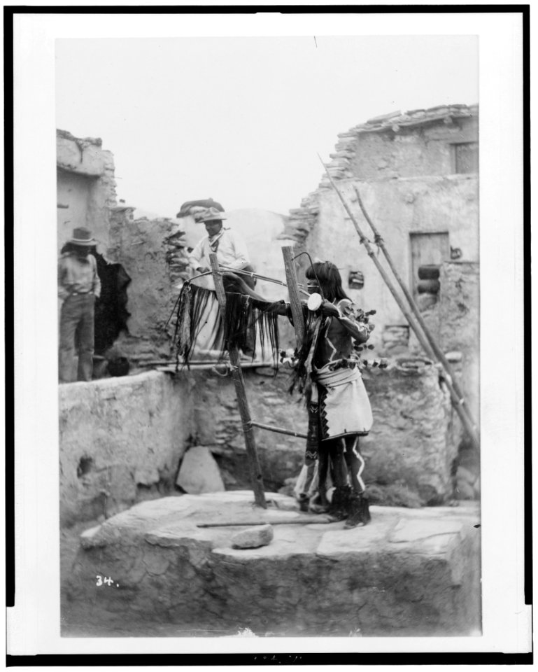 Ni-ha-poo-ma, an antelope priest, removing the A-wat-a-na-tci from the antelope kiva - Hartwell & Hamaker, Phoenix, Ariz. LCCN95522812