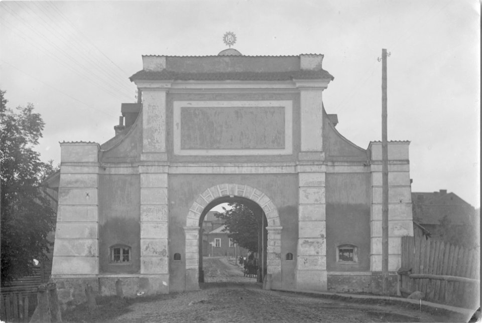 Niaśviž, Słuckaja brama. Нясьвіж, Слуцкая брама (A. Visłocki, 1923)