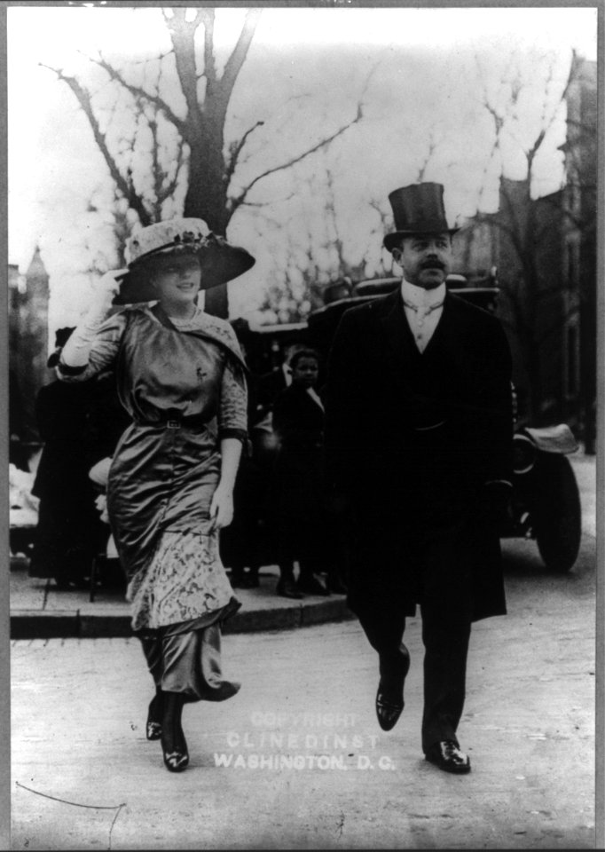 Nicholas Longworth, full-length portrait, walking with Mrs. Longworth LCCN2005685609