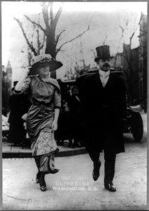 Nicholas Longworth, full-length portrait, walking with Mrs. Longworth LCCN2005685609