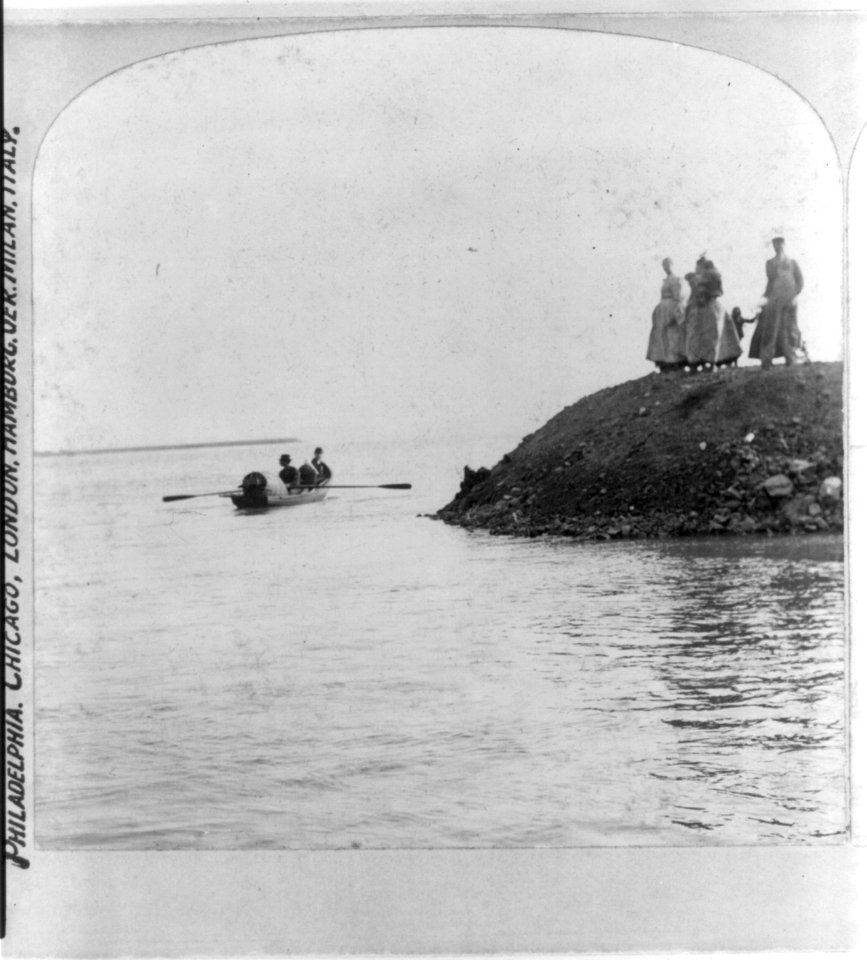Niagara. The barrell (sic) with its human freight on the way to the dreadful trip LCCN2005691599