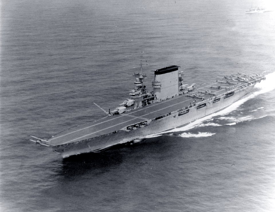 NH 82117 (24199568505)