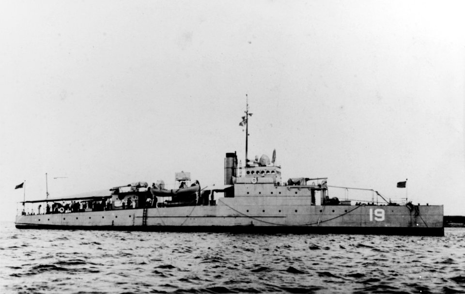 NH 85769 USS Eagle 19 (PE-19)