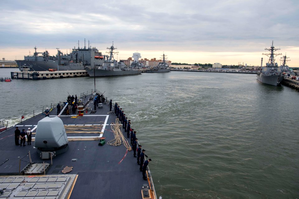 Midshipmen PROTRAMID 140609-N-VC236-004
