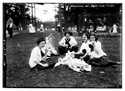 Midsummer Day, Bronx Park LCCN2014689438