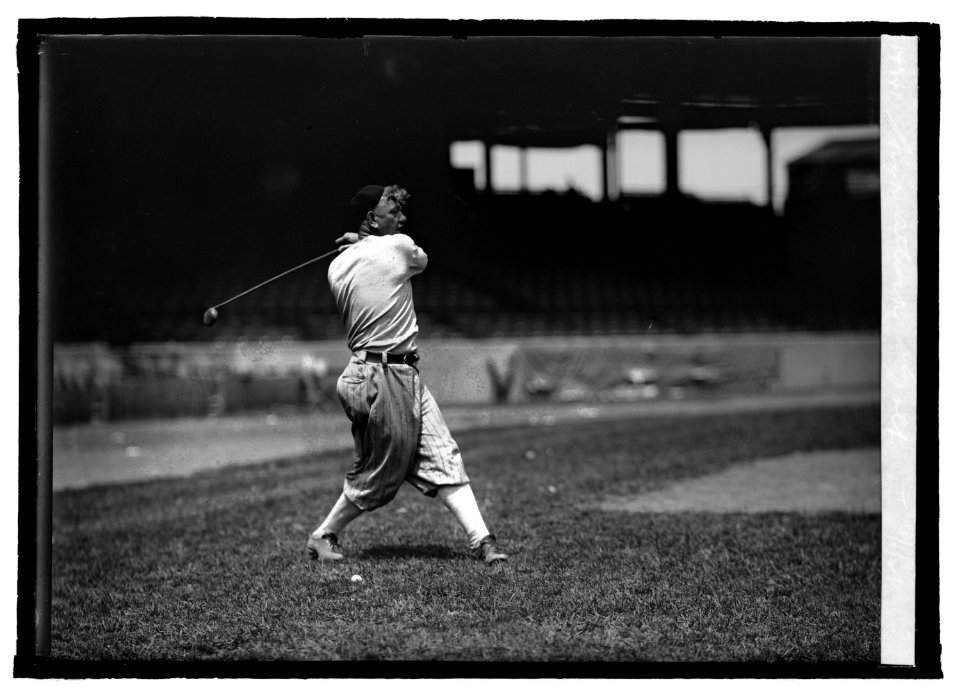 Nick Altrock, golf, 6-1-21 LCCN2016845366