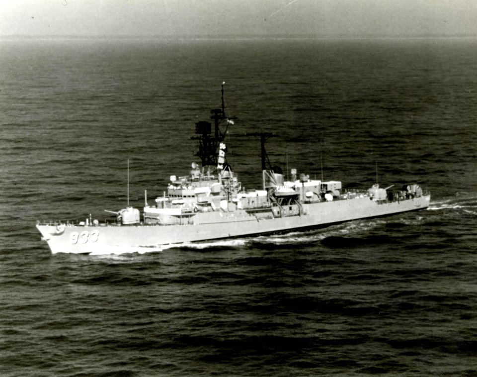 NH 98051 (USS Barry DD-933) (17055796028)
