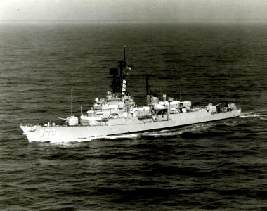 NH 98051 (USS Barry DD-933) (17055796028)
