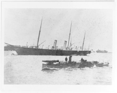 NH 76925 - No 3 (British first class torpedo boat, 1878-1905) (foreground) and OSBORNE (Paddle Royal yacht, 1870-1908)