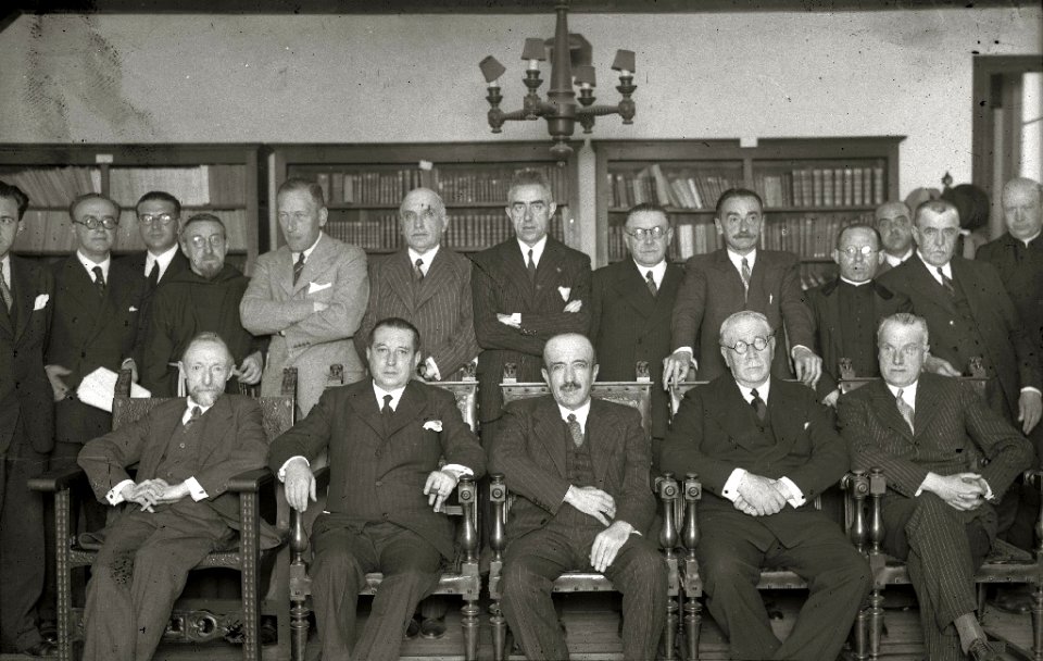 Miembros de la Academia de la Lengua Vasca y de la Federación de Entidades Euskeristas (3 de 3) - Fondo Car-Kutxa Fototeka