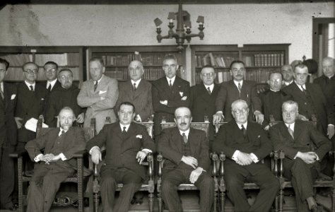 Miembros de la Academia de la Lengua Vasca y de la Federación de Entidades Euskeristas (3 de 3) - Fondo Car-Kutxa Fototeka
